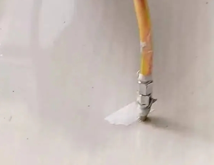 头屯河瓷砖空鼓维修公司专业解答在瓷砖铺贴过程中，如果使用的砂料过粗（如全部使用了粗砂），可能会导致以下问题